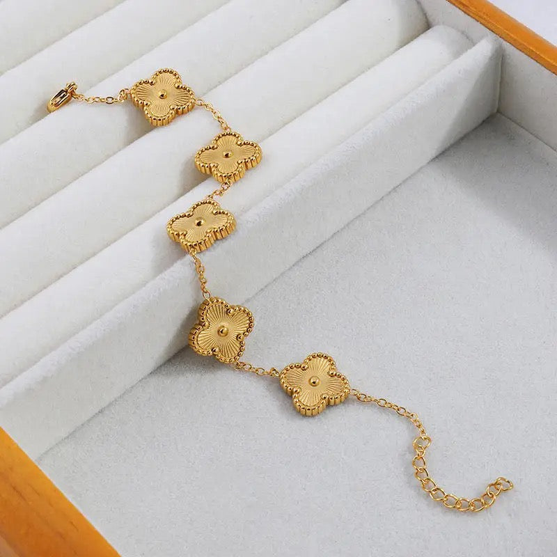 The Clover Bracelet