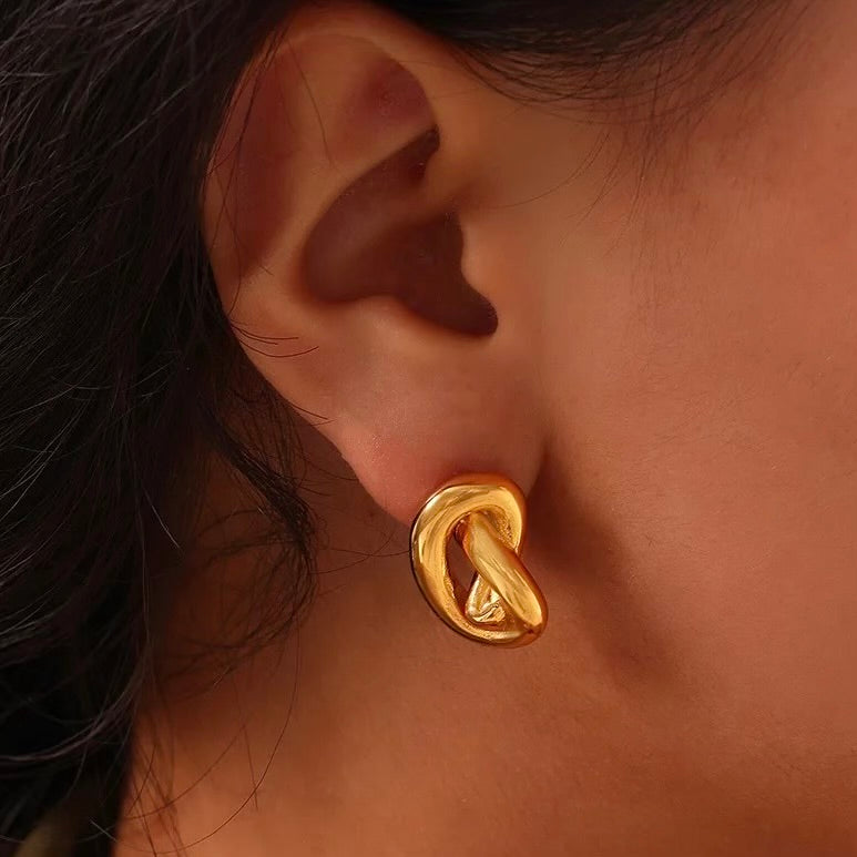 The Knot Stud