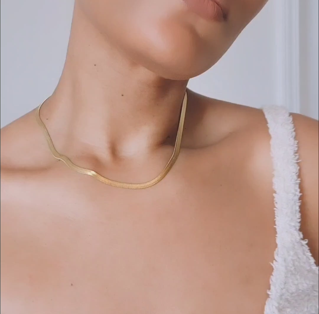 Load and play video in Gallery viewer, The Amber Snake Chain
