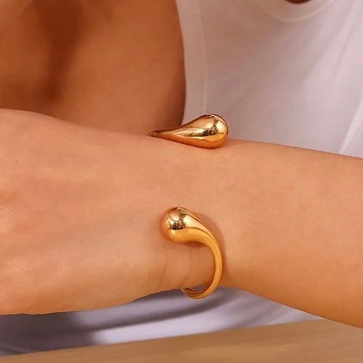 The Twist Drop Bracelet