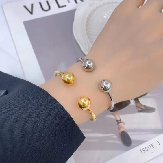The Kelly Bangle