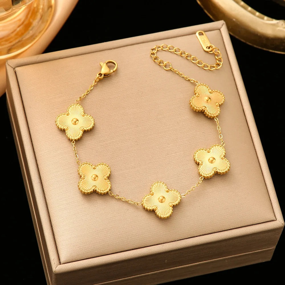 The Clover Bracelet