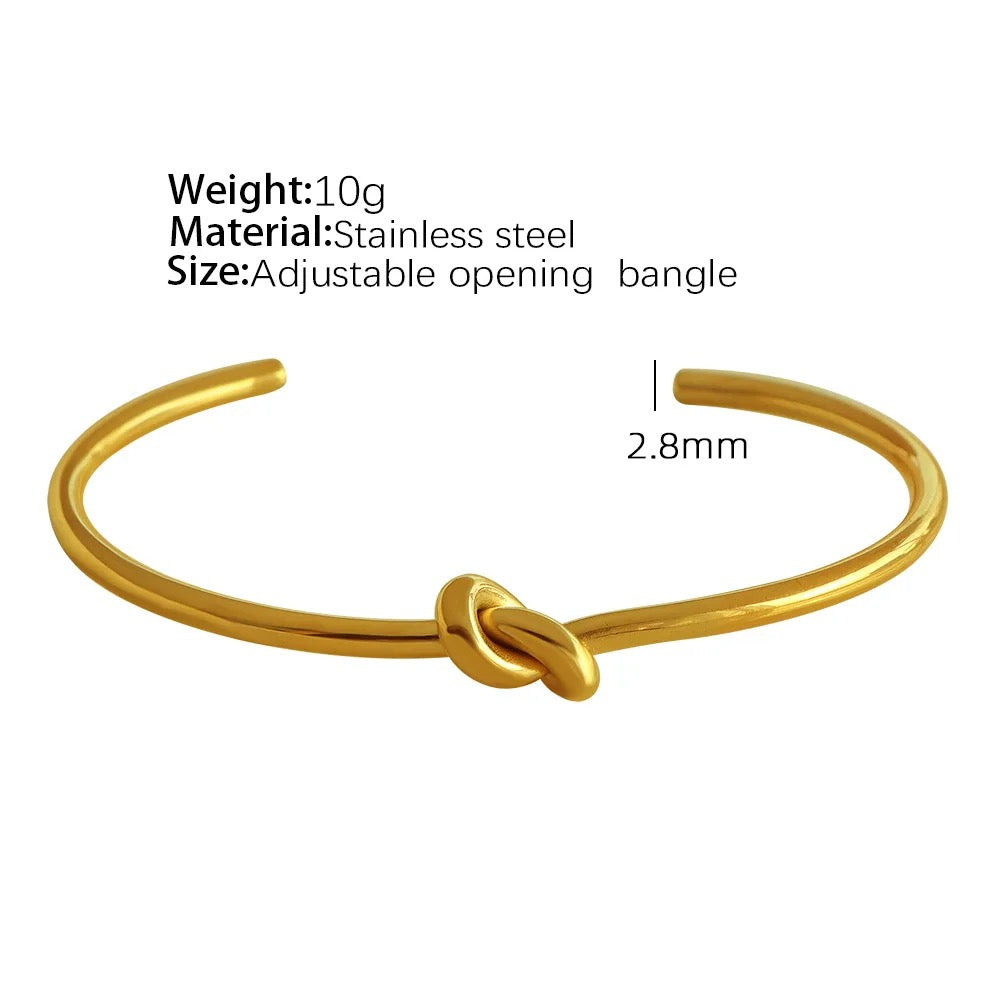 The Knot Bangle – Chellsy Vilaire