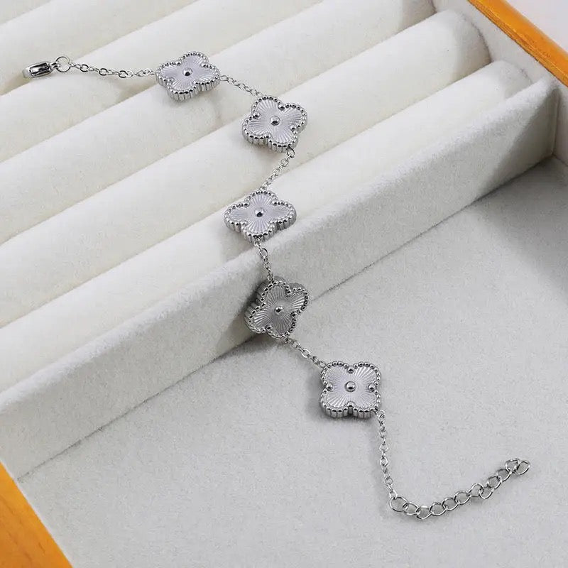 The Clover Bracelet