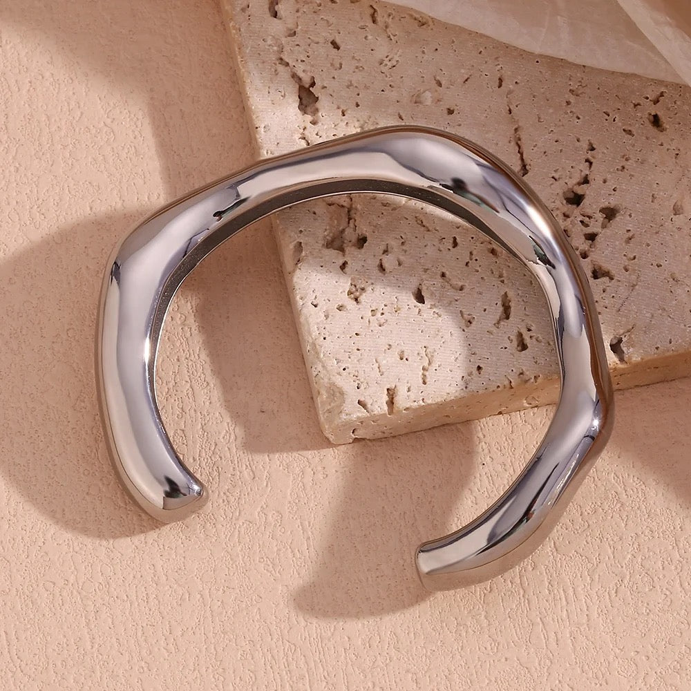 The Thick Wave Bangle