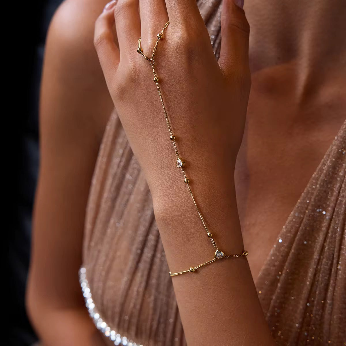 The Queen Hand Chain