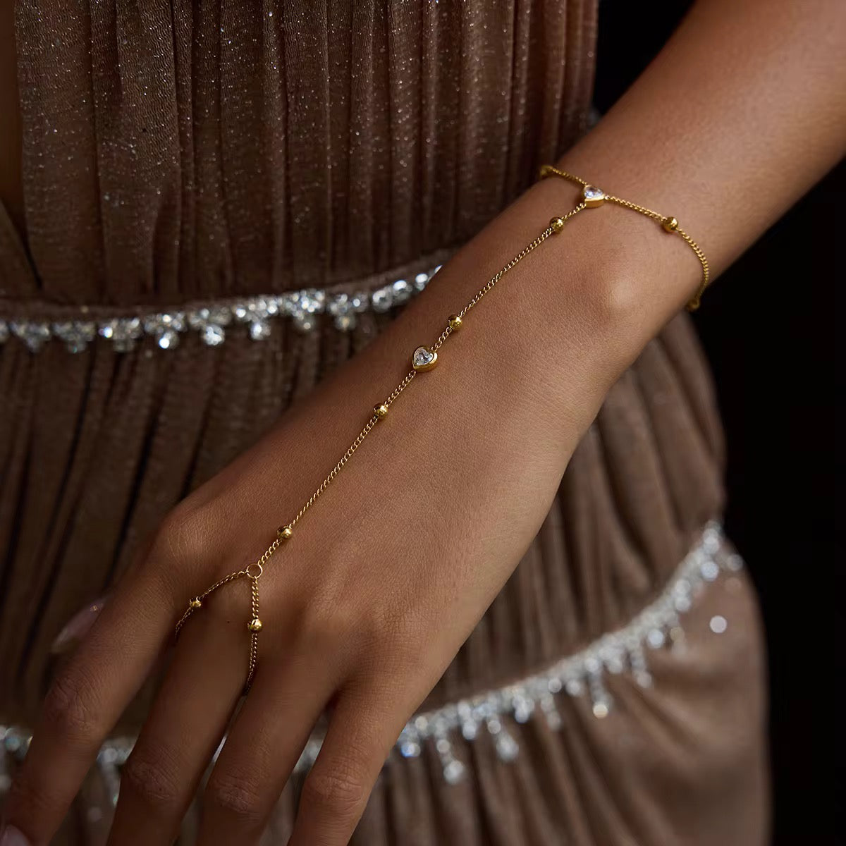 The Queen Hand Chain