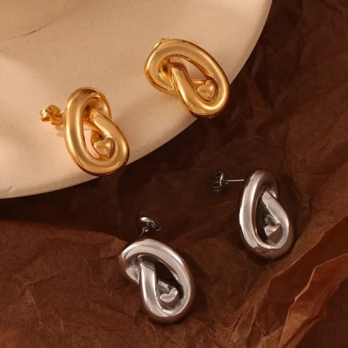 The Knot Stud