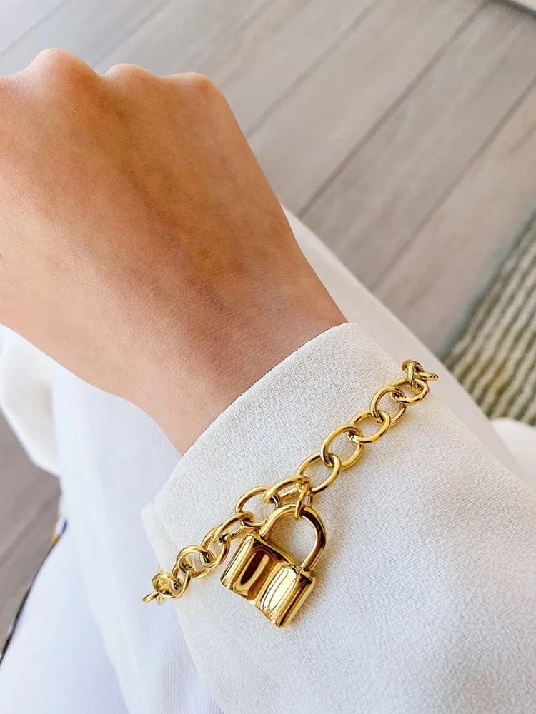 Gold love lock bracelet Clearance